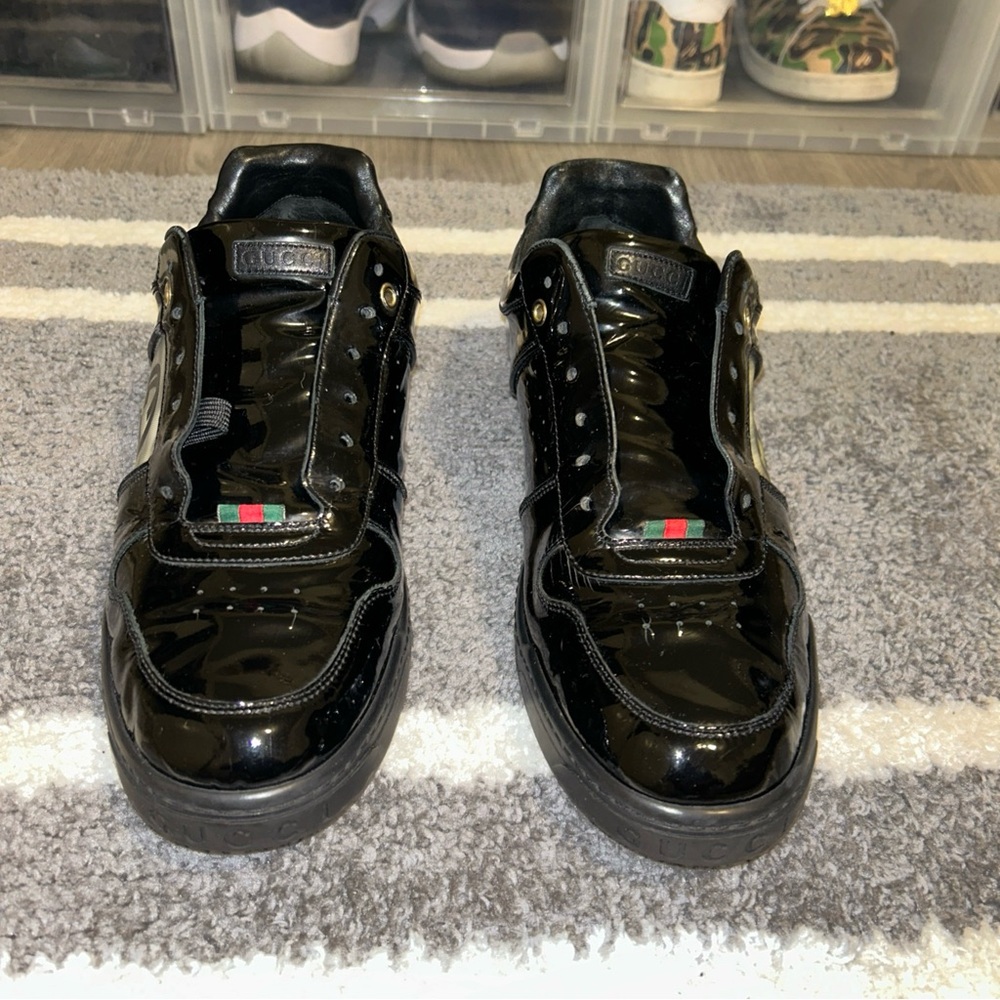 Gucci Black Sneakers with Glossy Finish and Sporty Design
